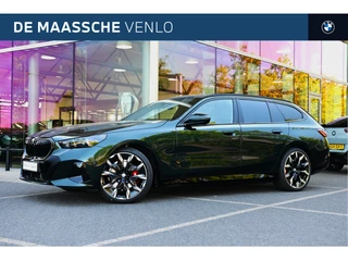 BMW 5 Serie Touring 530e M Sport Automaat / Panoramadak / Trekhaak / Bowers & Wilkins / M Multifunctionele Stoelen / Comfort Access / Parking Assistant Plus