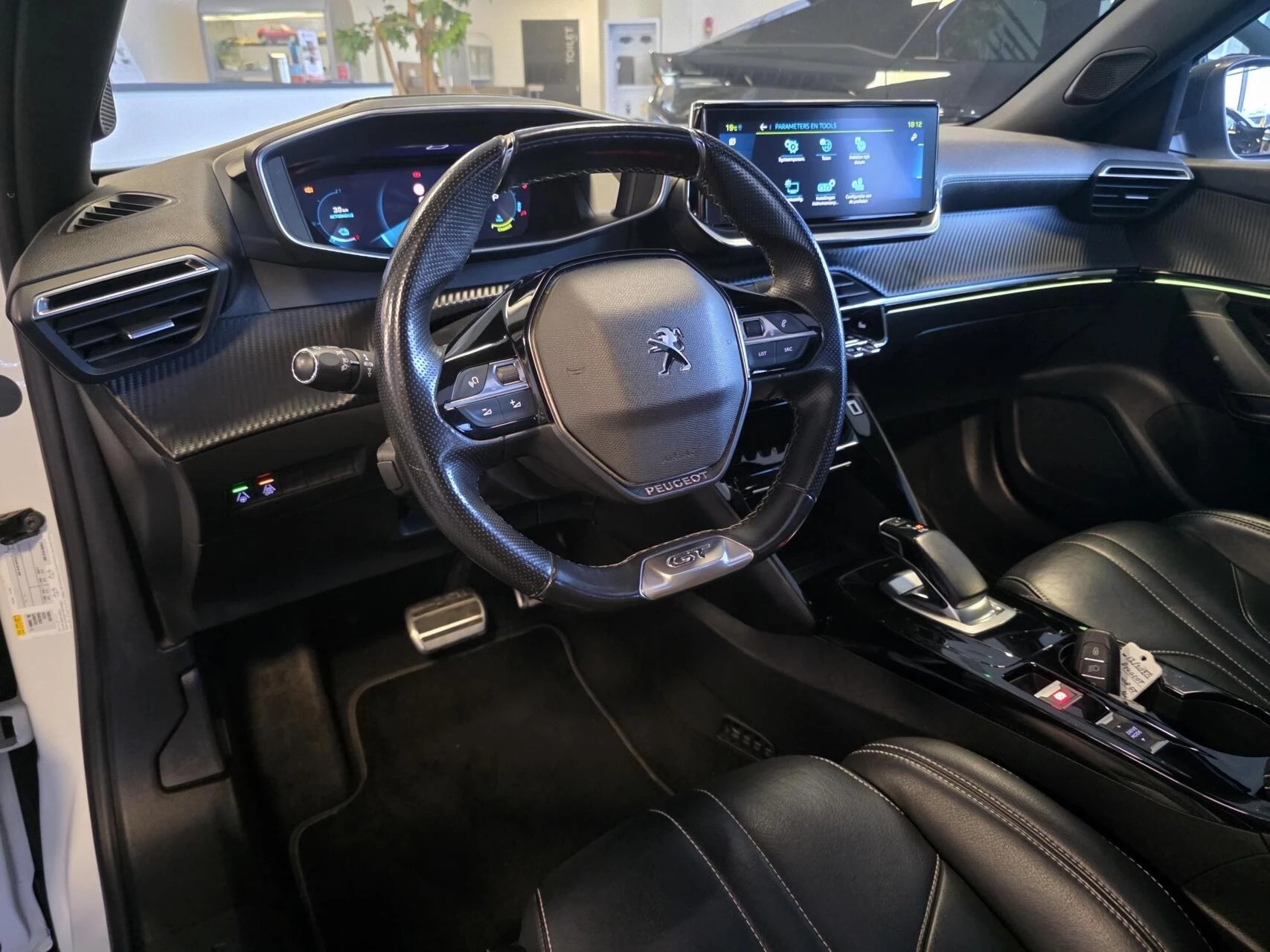 Hoofdafbeelding Peugeot e-2008