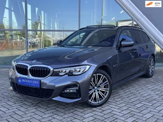 Hoofdafbeelding BMW 3 Serie BMW 3-serie Touring 330e Plug in Hybride M-sport Shadow-line 292pk Panoramadak / Camera