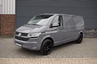 Hoofdafbeelding Volkswagen Transporter Volkswagen Transporter 2.0 TDI L2H1 150PK DSG 3-ZITS SCHUIFDEUR / BETIMMERING / 20INCH / CARPLAY / LED / COMPLETE HISTORIE
