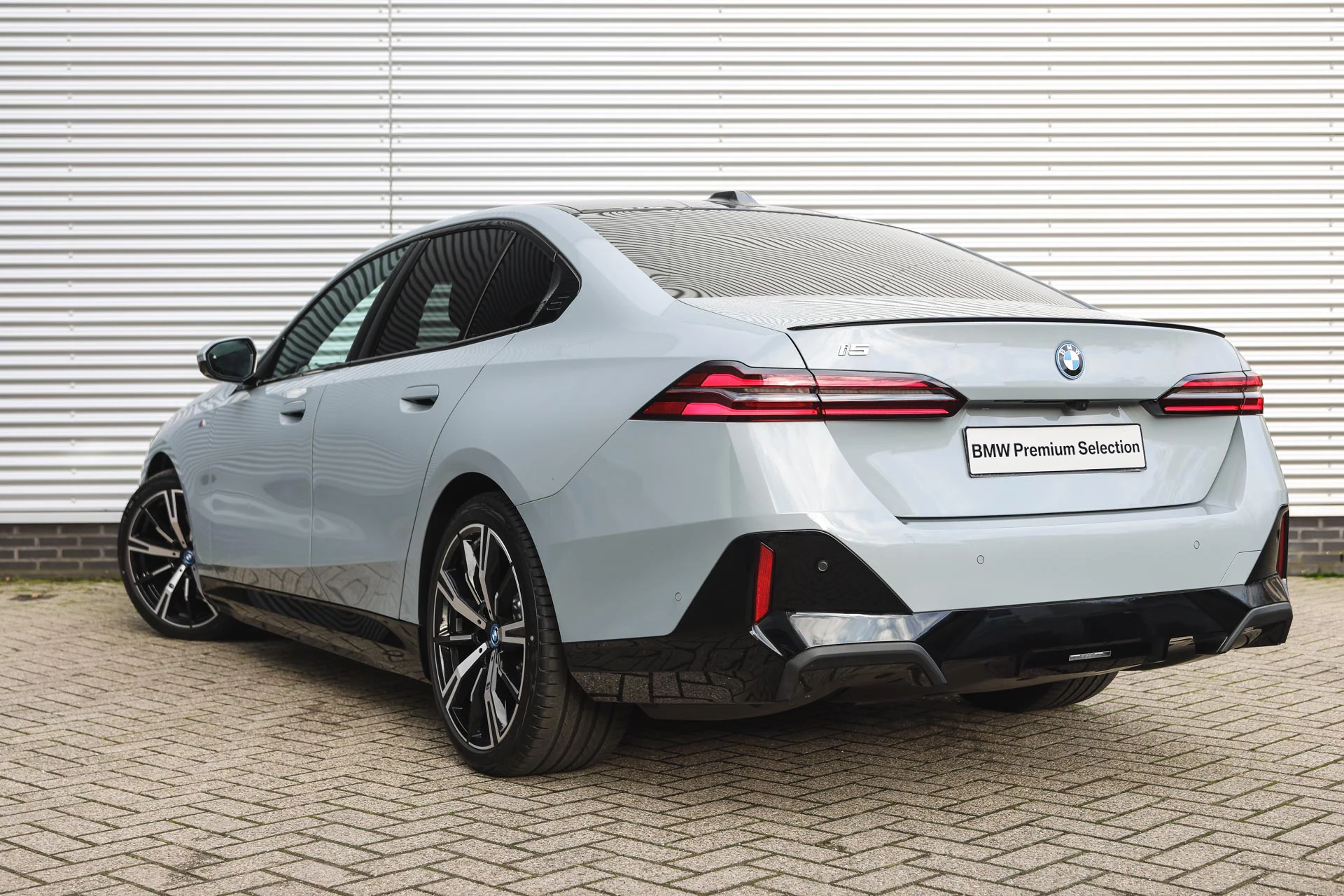 Hoofdafbeelding BMW i5