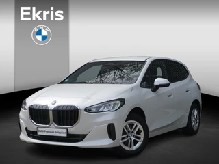 Hoofdafbeelding BMW 2 Serie BMW 2 Serie Active Tourer 216i 16 inch LM Dubbelspaak (Styling 186) in Silver Grey | Extra getint glas | Elektrisch verwarmde voorstoelen | Parking Assistant | M Hemelbekleding in Anthrazit