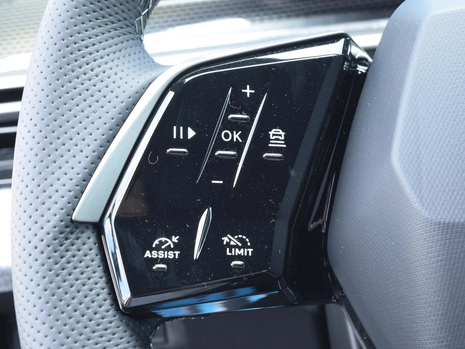 Hoofdafbeelding Peugeot e-5008