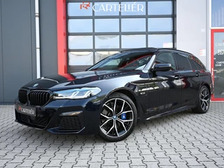 BMW 5-serie Touring 530e M-Sport High Executive | Pano | Luchtvering | Harmon Kardon | Camera | Laser Led | Head-Up | Leder | Carplay | Stoelverwarming | 19'' | ACC | Keyless | Ambient+ | Digital Dash | Automaat | Trekhaak | Electric Seats
