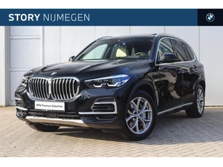 Hoofdafbeelding BMW X5 BMW X5 xDrive45e High Executive xLine Automaat / Panoramadak / Trekhaak / Adaptief onderstel / Parking Assistant Plus / Stoelverwarming / Live Cockpit Professional