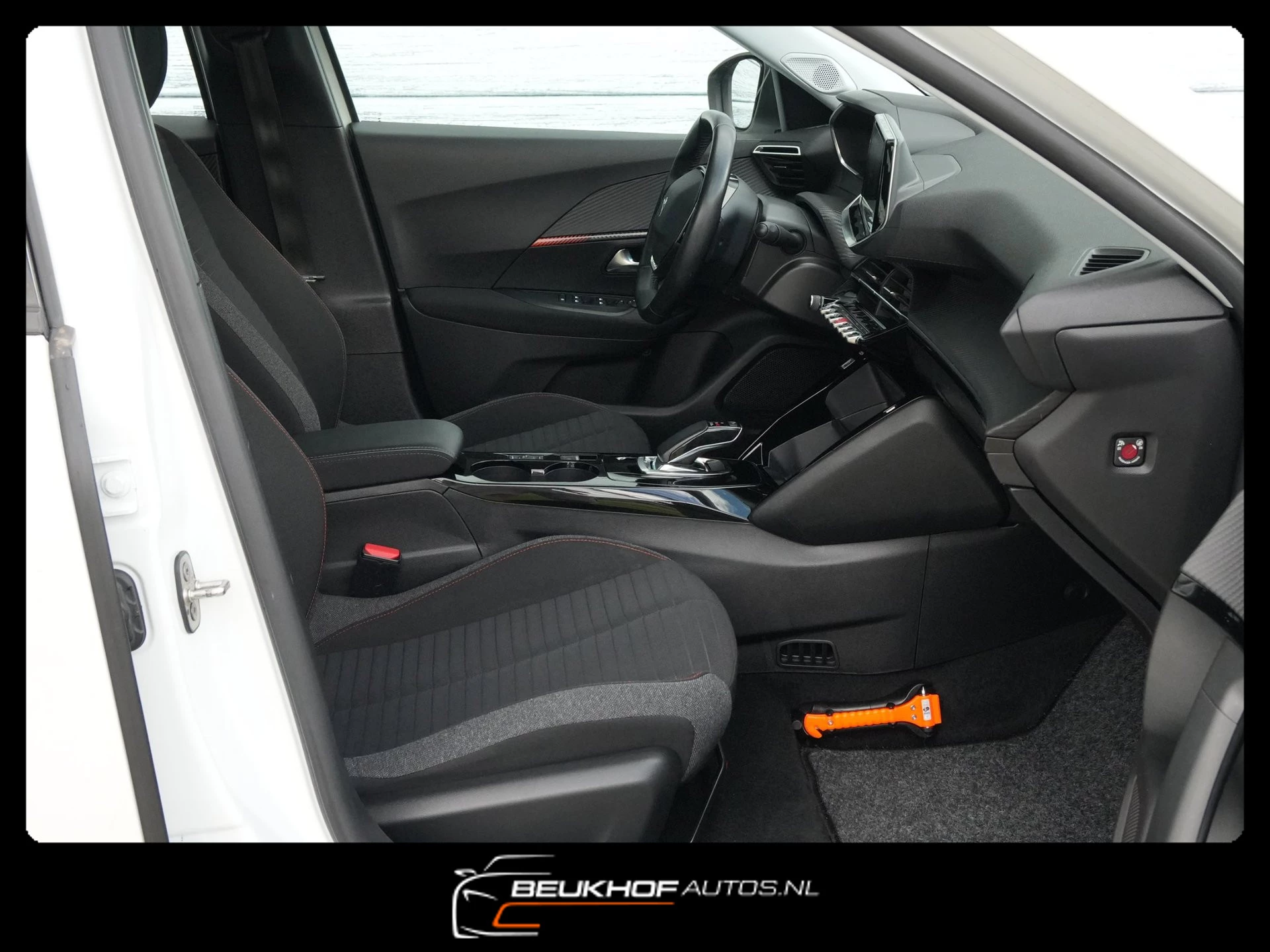 Hoofdafbeelding Peugeot e-2008