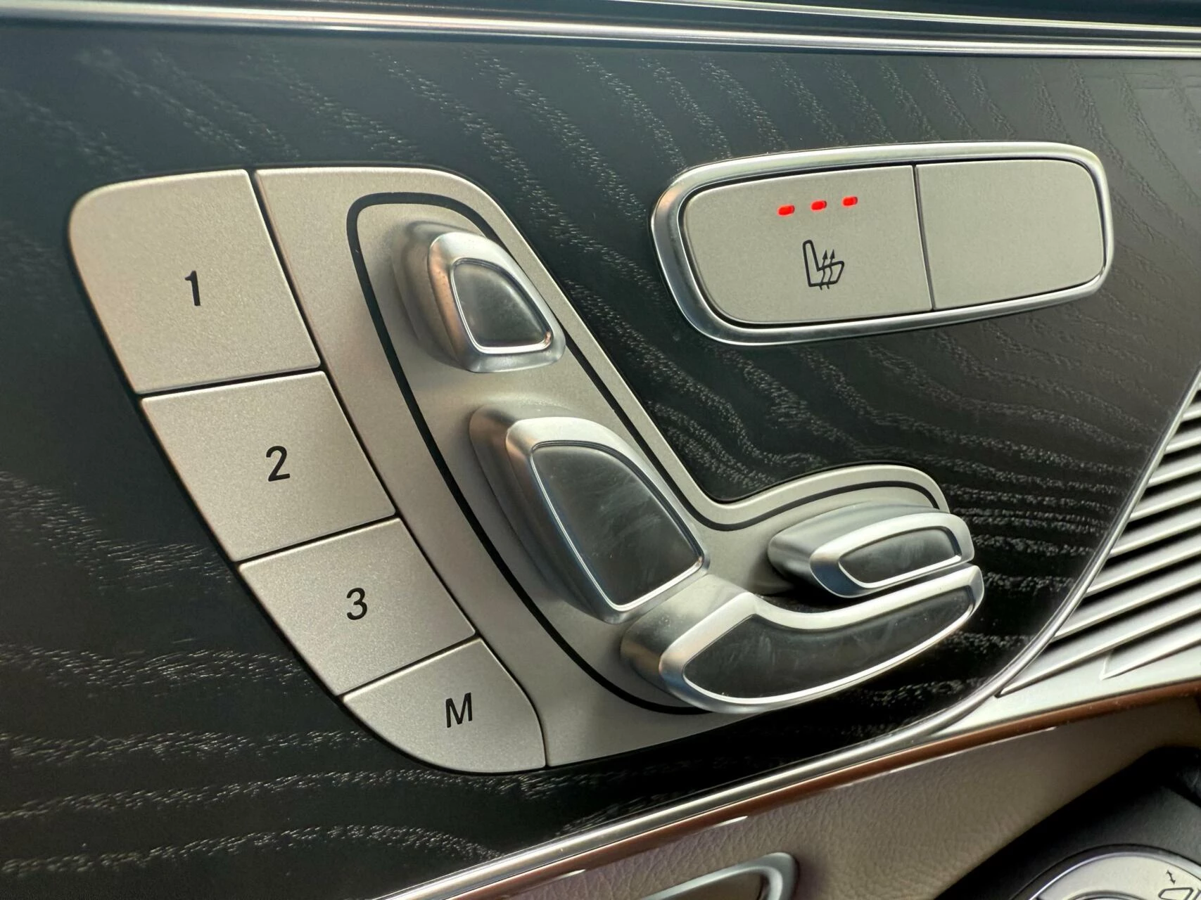 Hoofdafbeelding Mercedes-Benz EQC