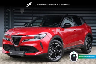 Hoofdafbeelding Alfa Romeo Junior Alfa Romeo Junior Elettrica Speciale 54 kWh Techno Pack * Brera Red * Navigatie * 18 inch Lichtmetalen velgen
