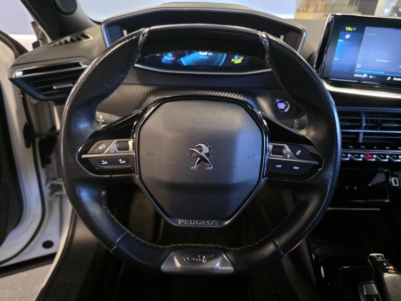 Hoofdafbeelding Peugeot e-2008