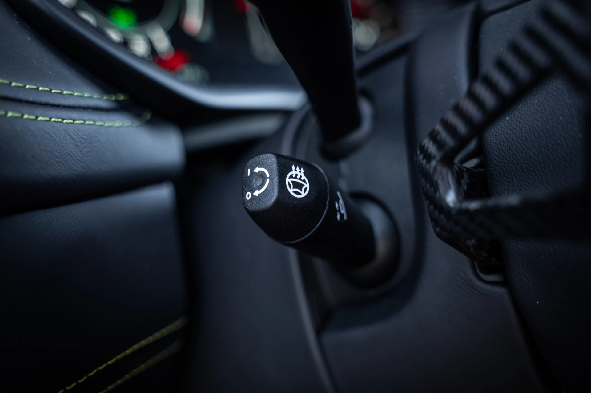 Hoofdafbeelding Aston Martin DBX