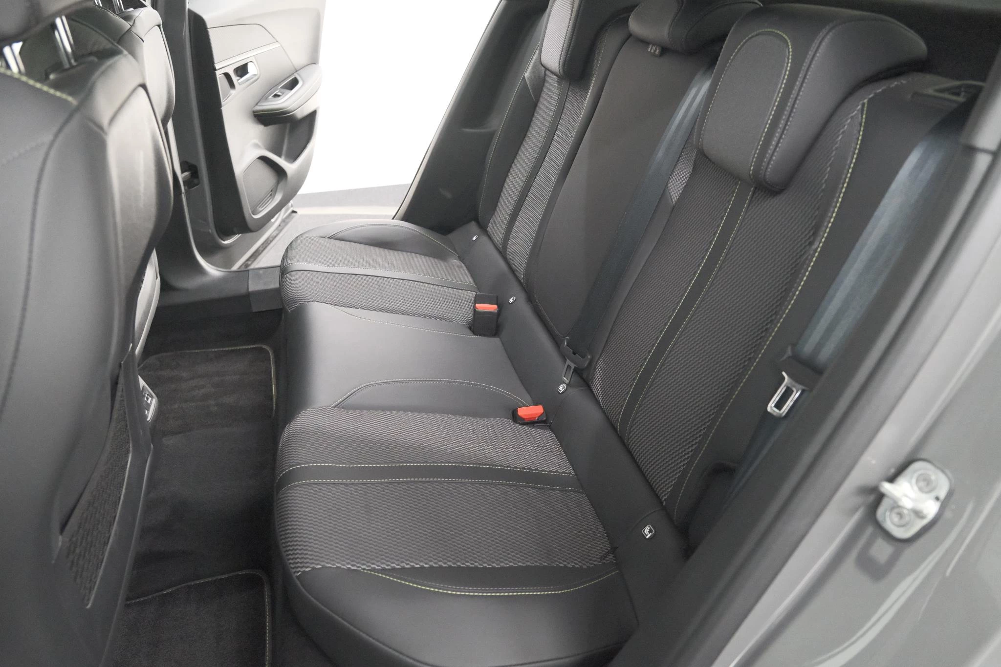 Hoofdafbeelding Peugeot e-2008