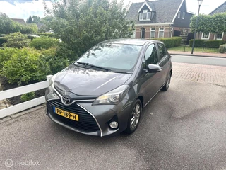 Toyota Yaris 1.0 VVT-i Style 5-DEURS AIRCO ACHTERUITRIJ CAMERA BLUETOOTH CRUISE CONTROLE COMPLETE BETROUWBARE AUTO!!