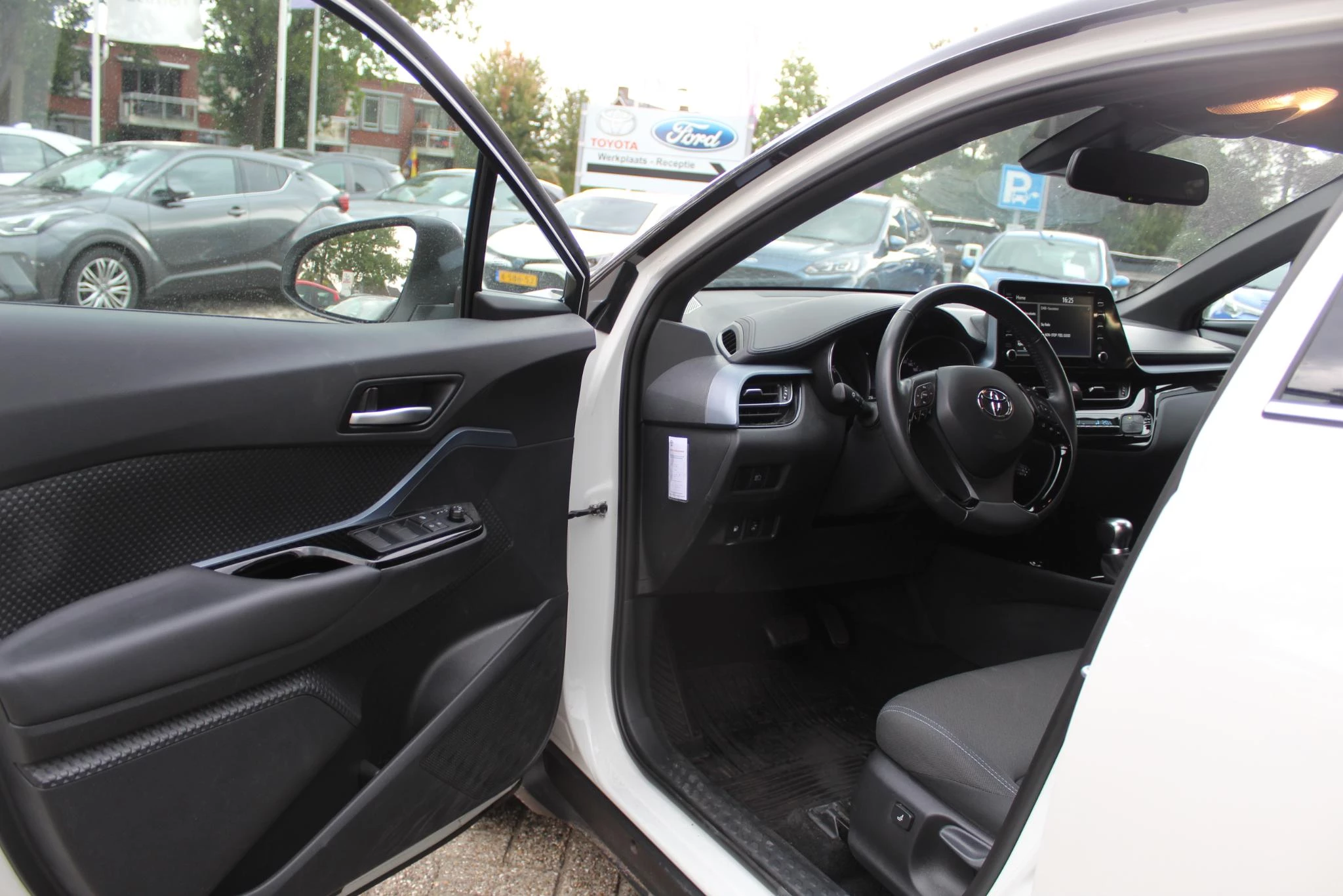 Hoofdafbeelding Toyota C-HR