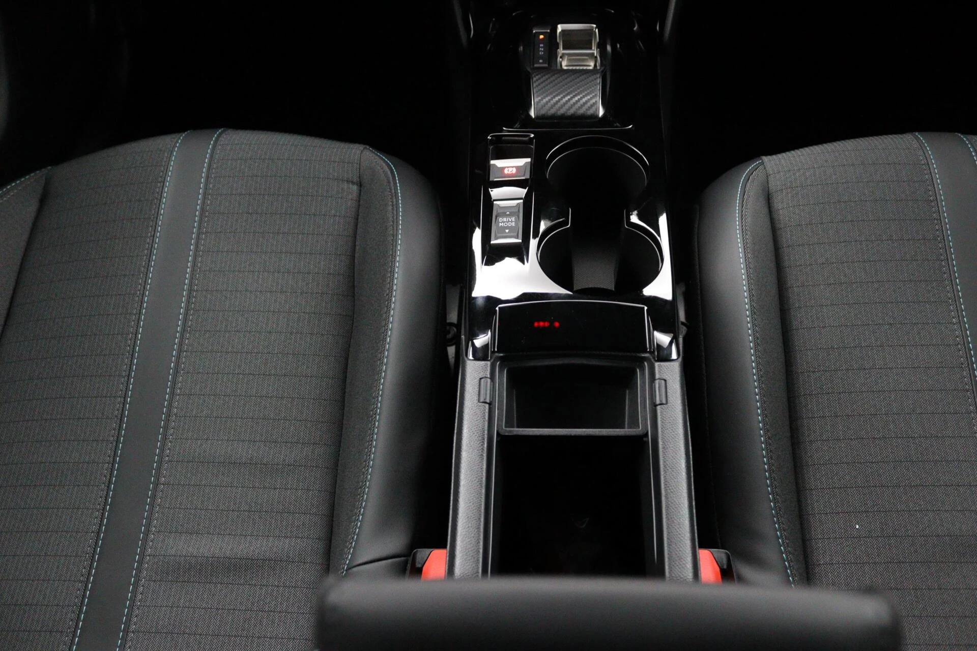 Hoofdafbeelding Peugeot e-2008