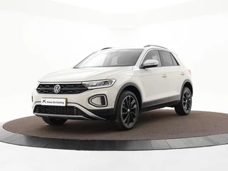 Volkswagen T-Roc 1.5 TSI 150pk DSG Life · Trekhaak · Stoelverwarming · Apple/Android Car Play · Navigatie · 18'' Velgen ·