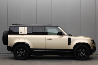 Hoofdafbeelding Land Rover Defender Land Rover | Defender 3.0 D250 110 MHEV SE | Luchtvering | Groot Infotainmentscherm | Premium Audio by Meridian | Black Pack | FULL LED |