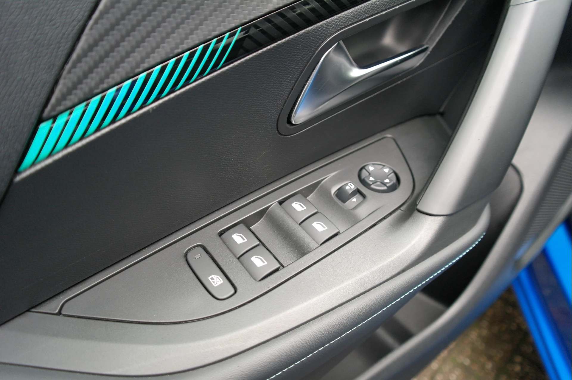 Hoofdafbeelding Peugeot e-2008