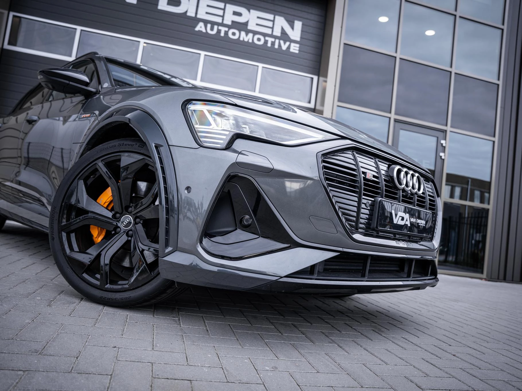 Hoofdafbeelding Audi e-tron