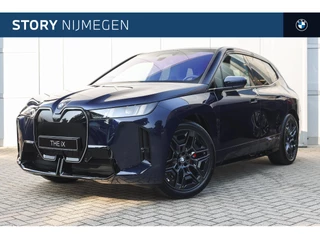 BMW iX xDrive60 M Sport / Panoramadak / Trekhaak / Stoelventilatie / Bowers & Wilkins / Parking Assistant Professional / Adaptieve LED / Active Steering / Comfort Access