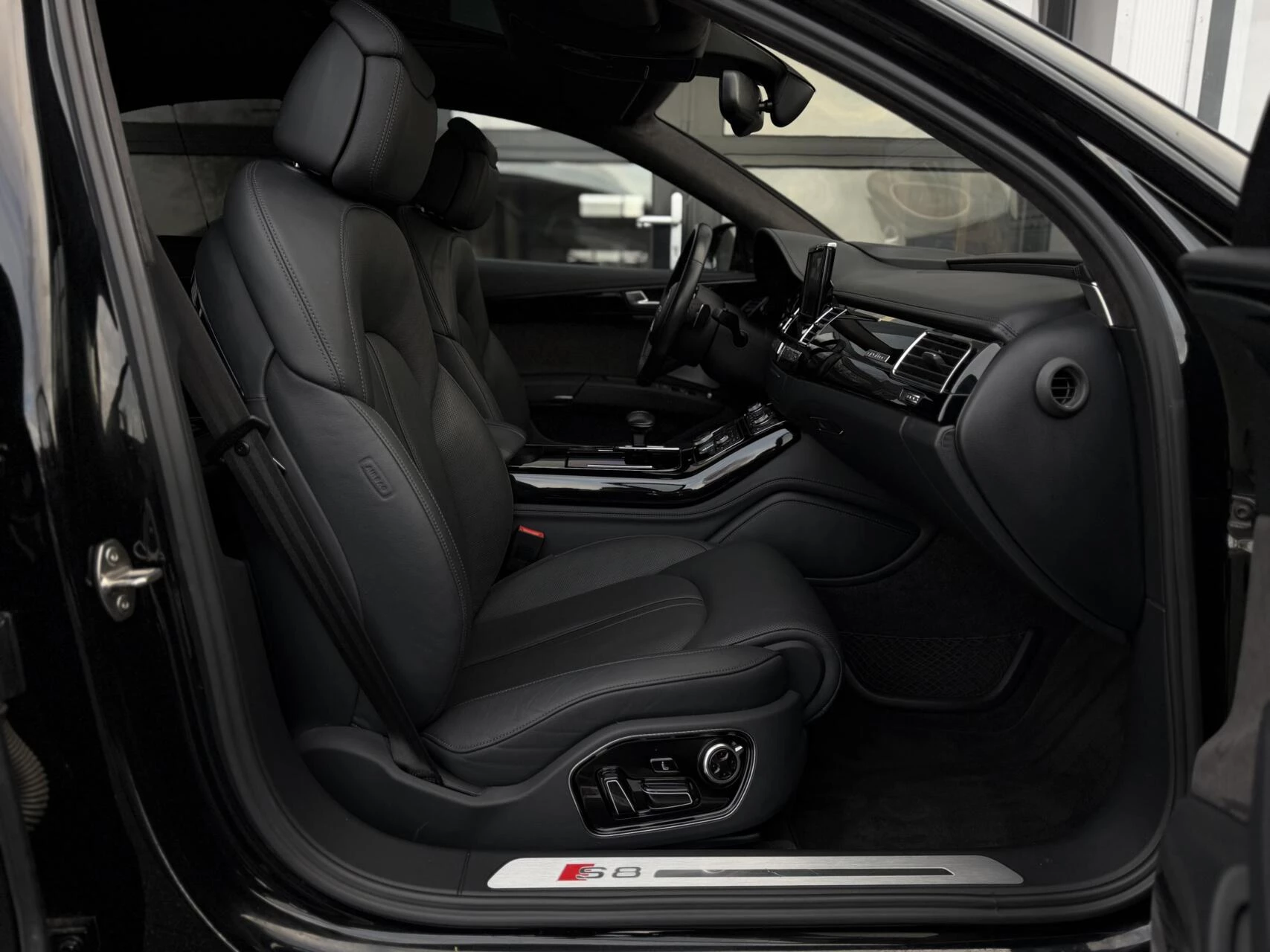 Hoofdafbeelding Audi S8