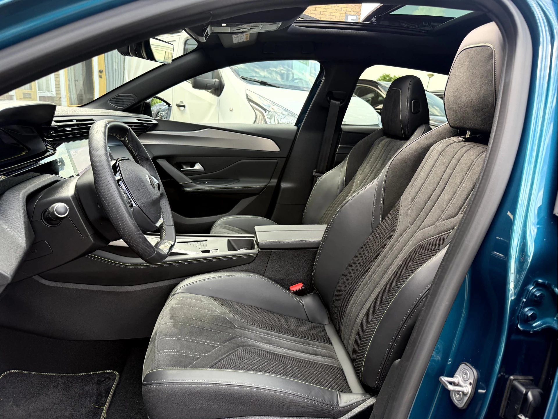 Hoofdafbeelding Peugeot e-308