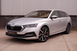 Hoofdafbeelding Škoda Octavia Škoda Octavia Combi 1.4 TSI iV PHEV Business Edition | Head-Up | Carplay | LED | Camera | Memory | Navi | Sfeerverl.