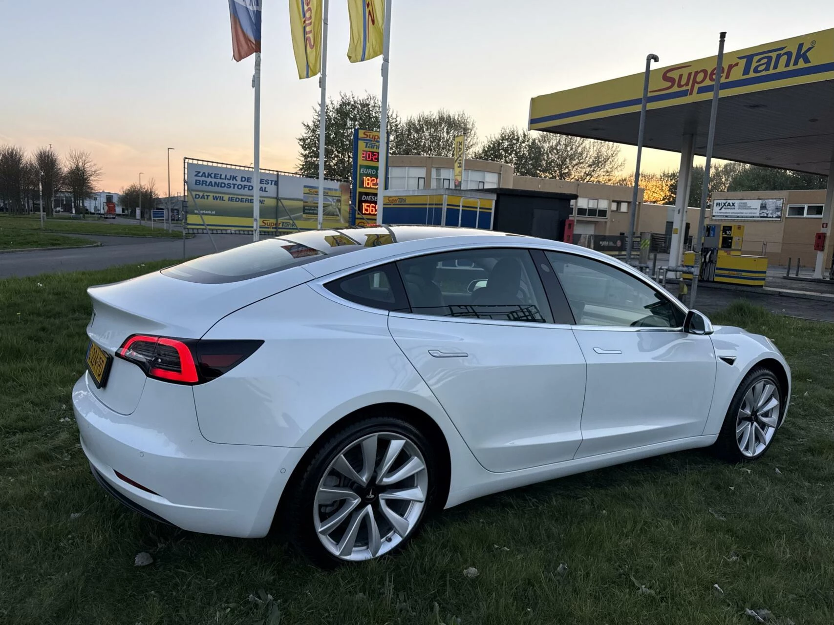 Hoofdafbeelding Tesla Model 3