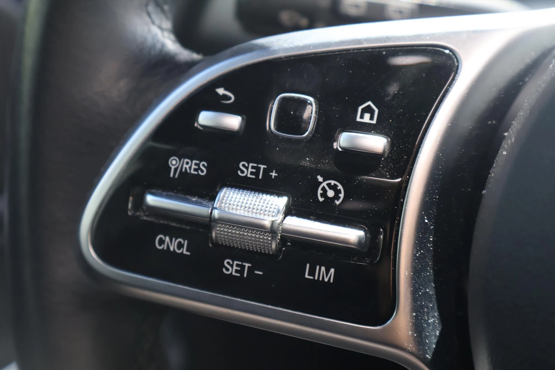 Hoofdafbeelding Mercedes-Benz EQA