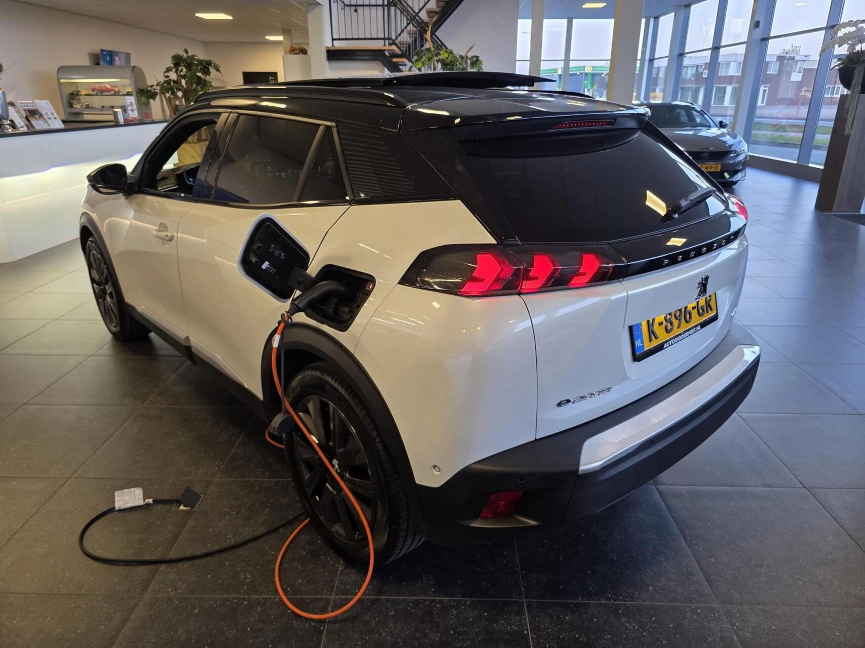 Hoofdafbeelding Peugeot e-2008