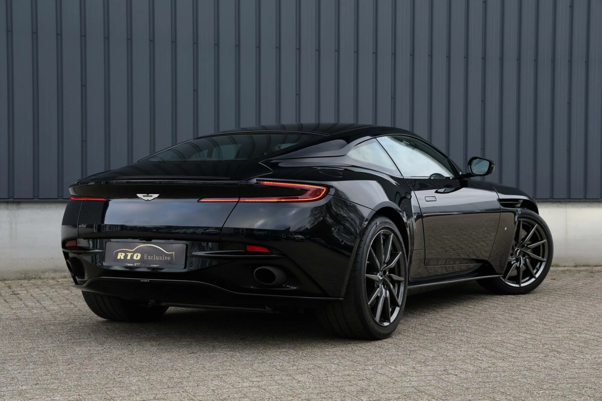 Hoofdafbeelding Aston Martin DB11