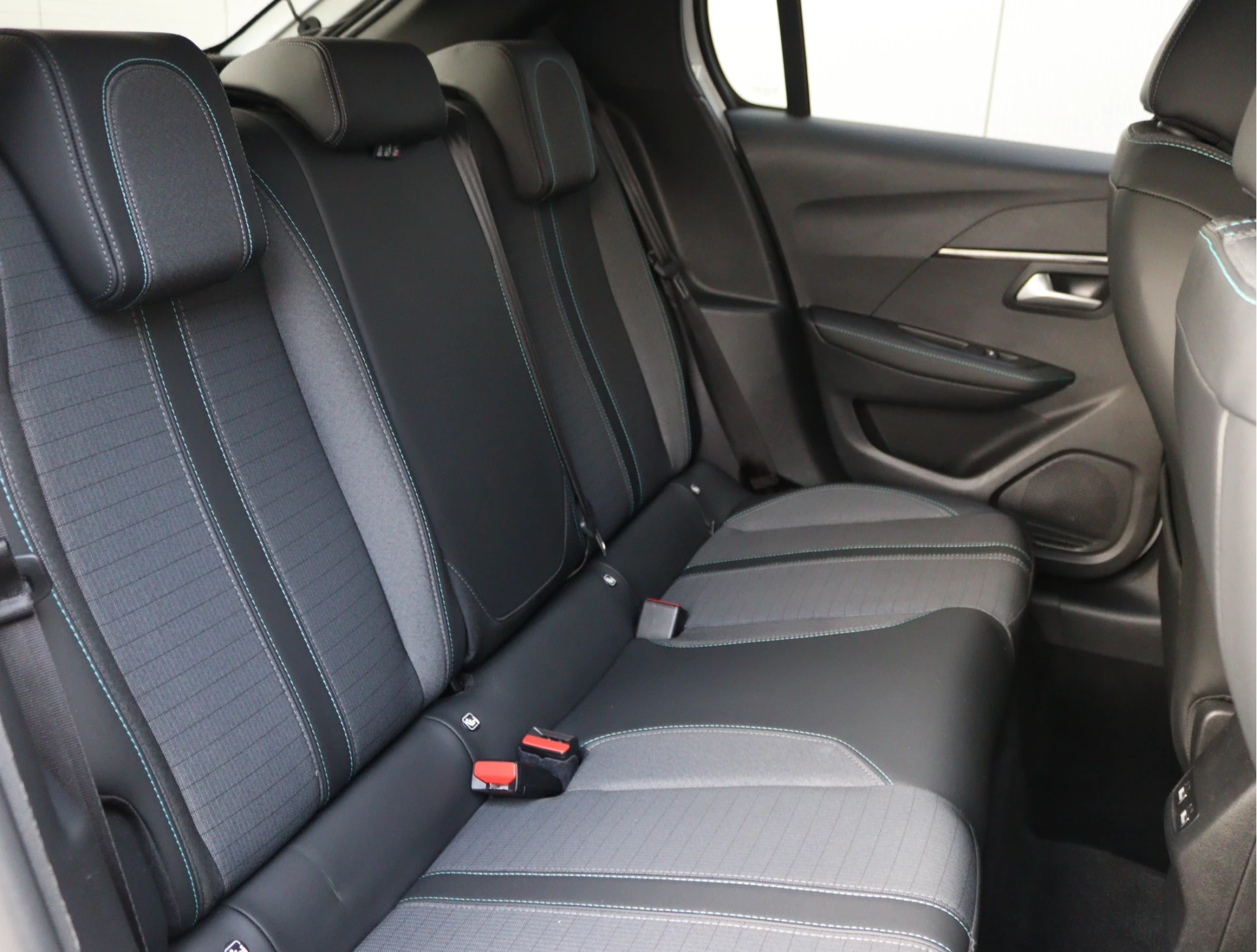 Hoofdafbeelding Peugeot e-208