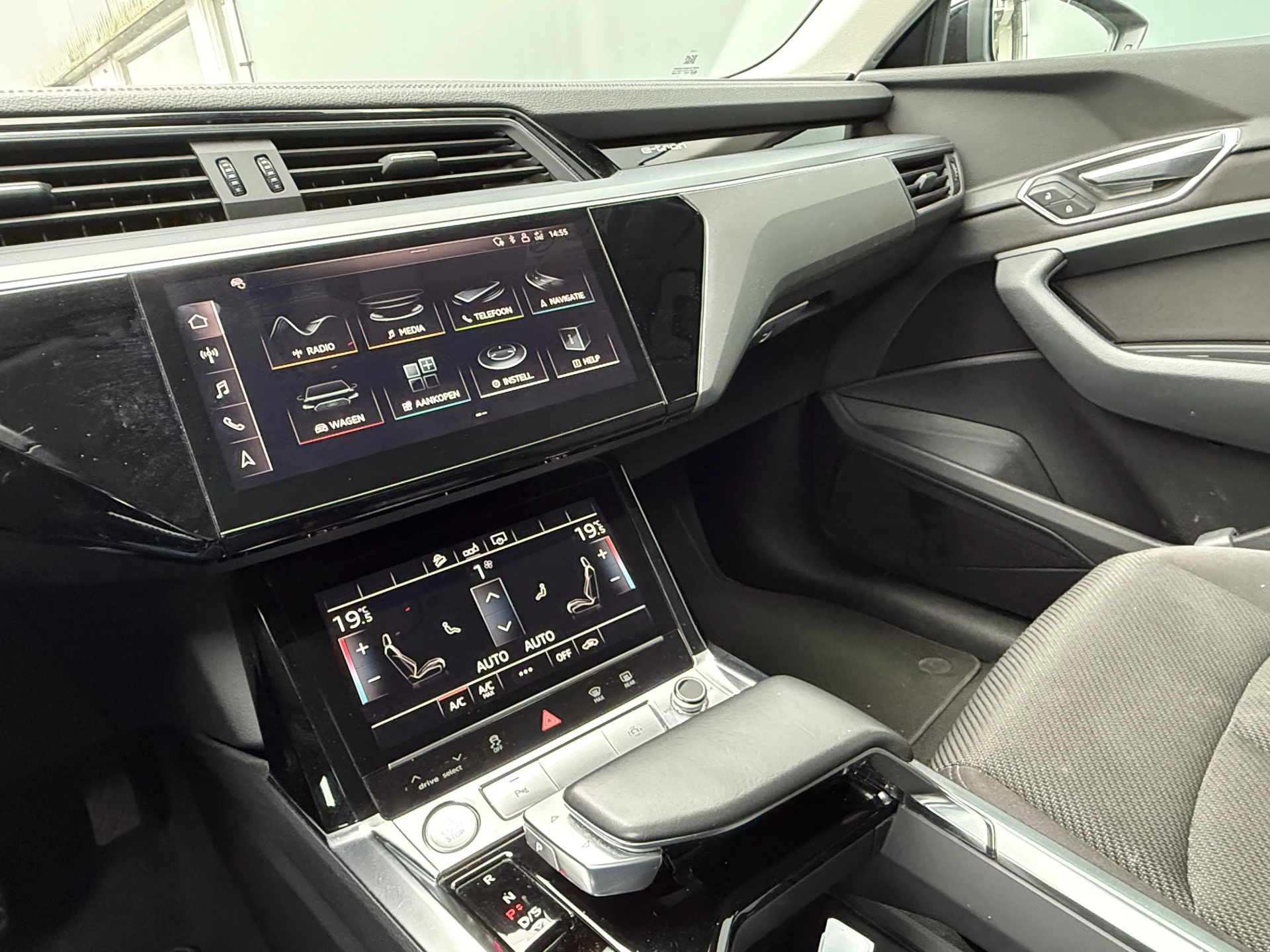 Hoofdafbeelding Audi e-tron