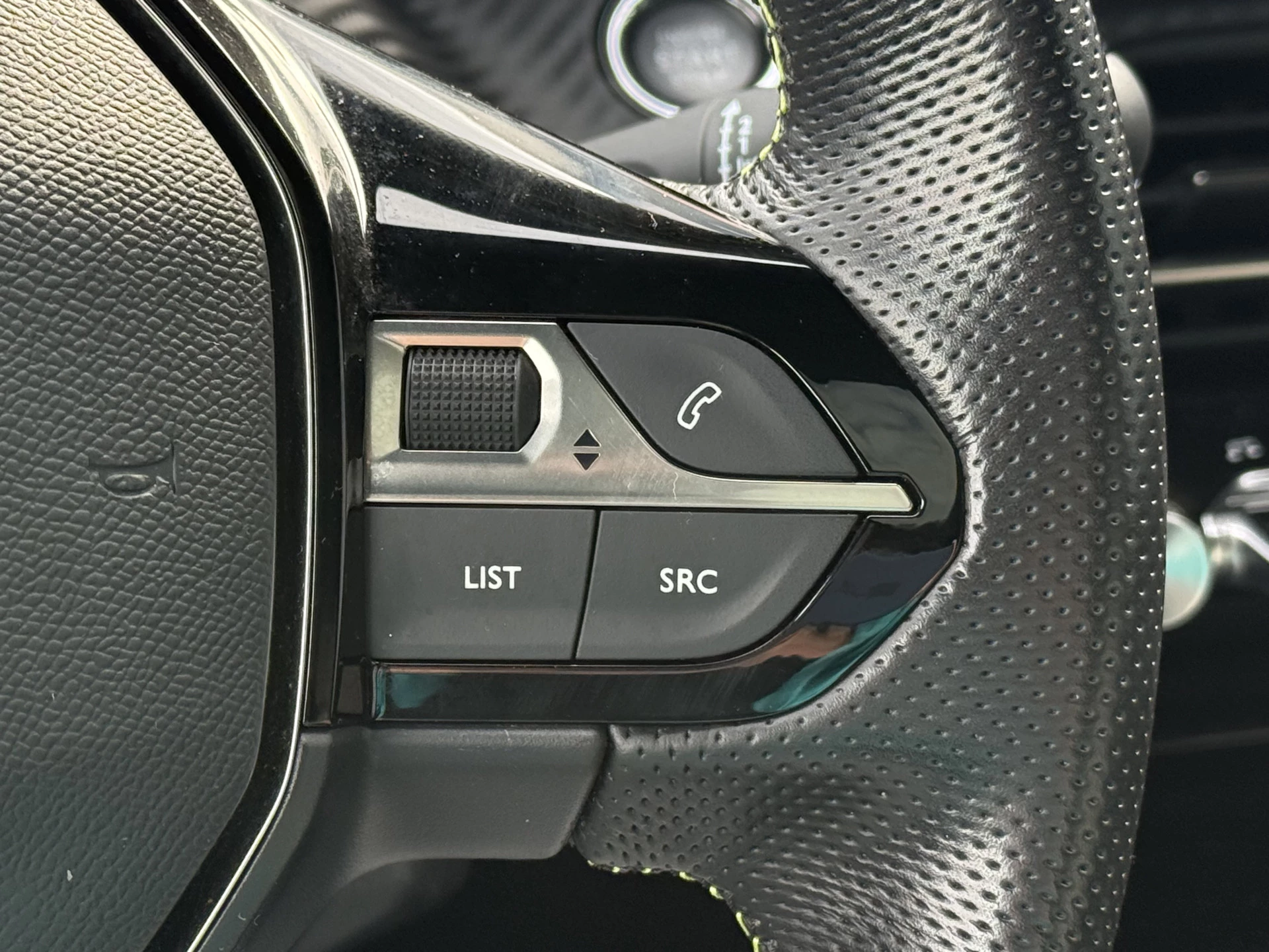 Hoofdafbeelding Peugeot e-2008