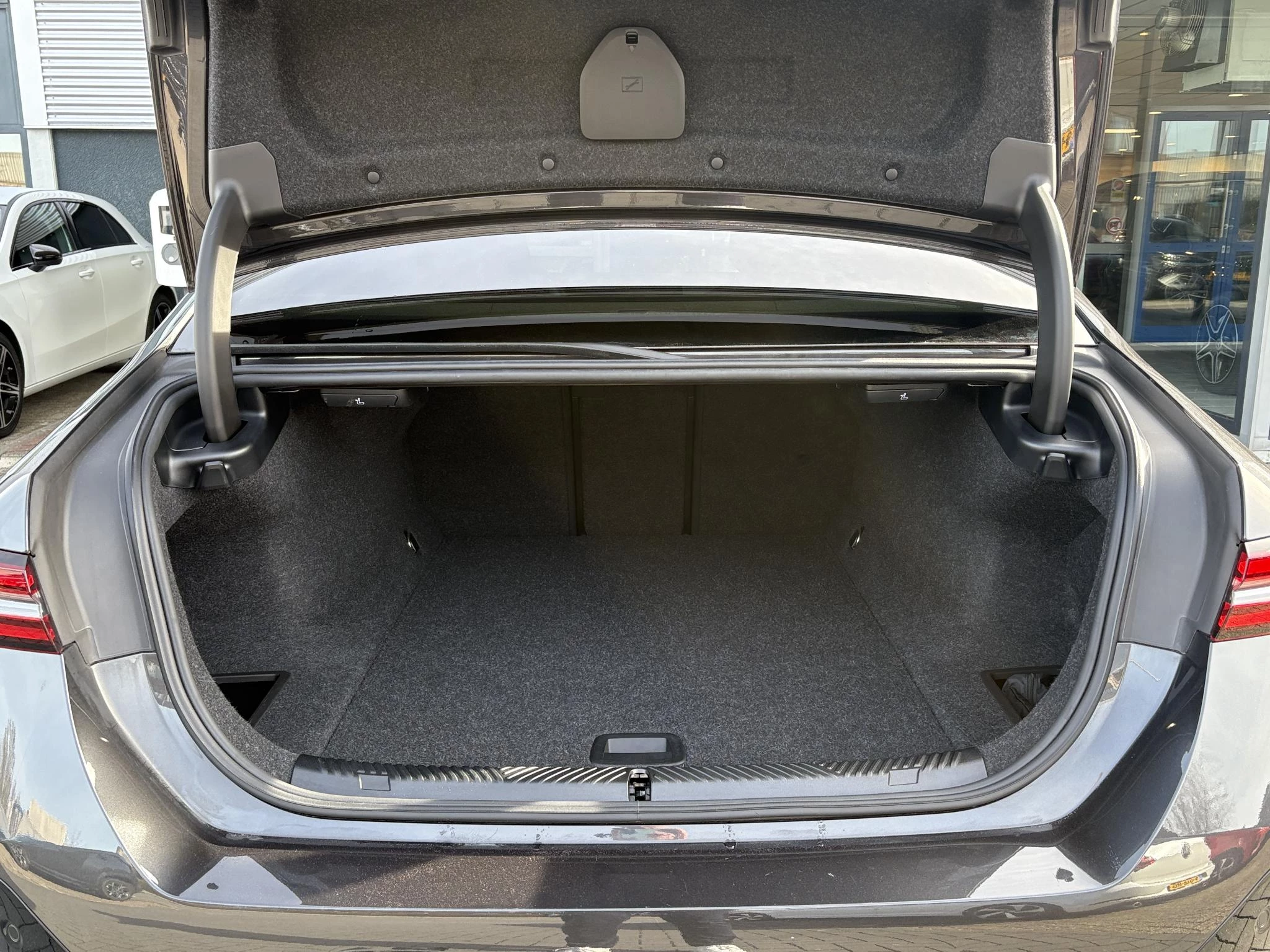 Hoofdafbeelding BMW i5