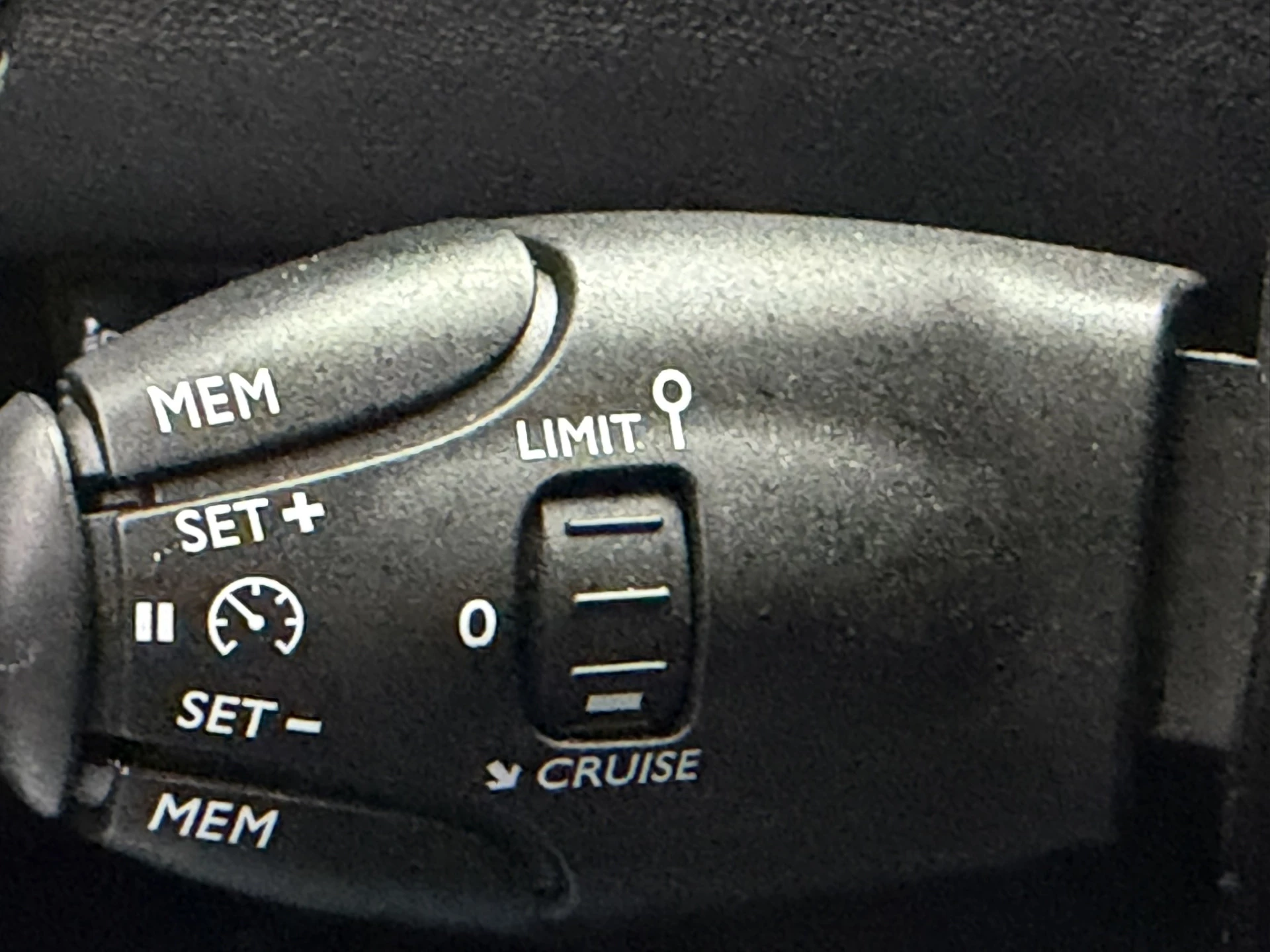 Hoofdafbeelding Peugeot e-2008