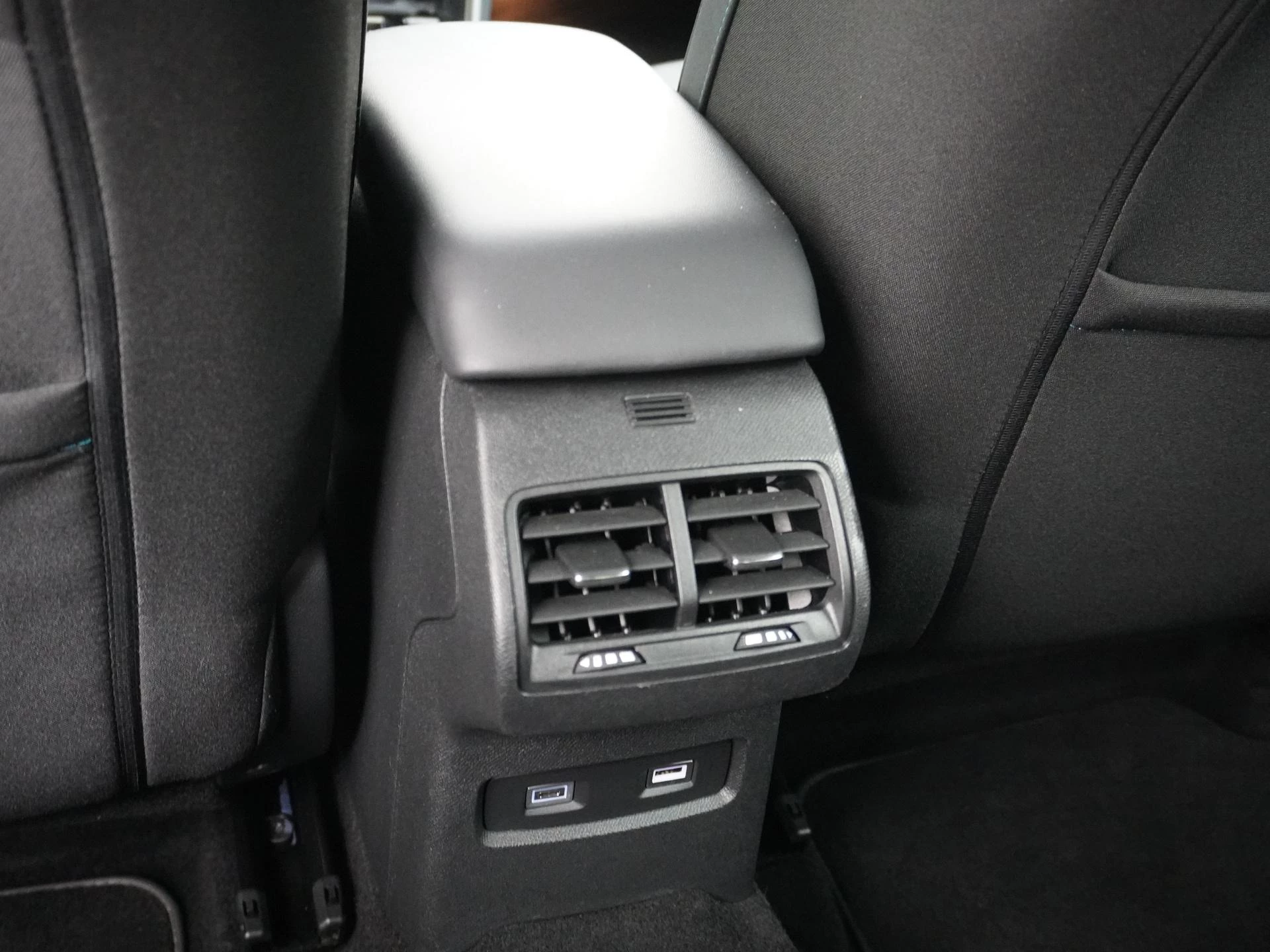 Hoofdafbeelding Citroën ë-C4