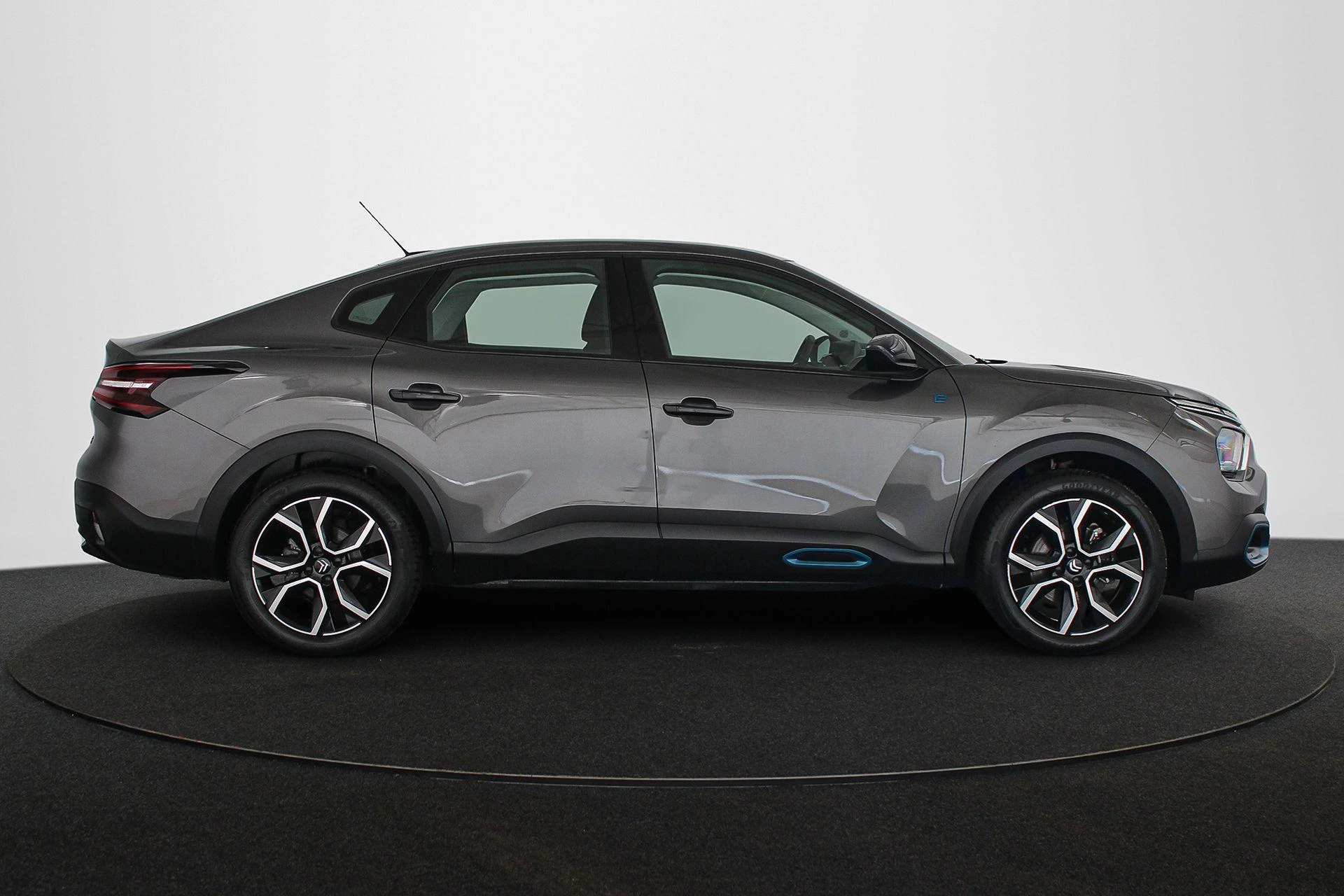 Hoofdafbeelding Citroën ë-C4 X