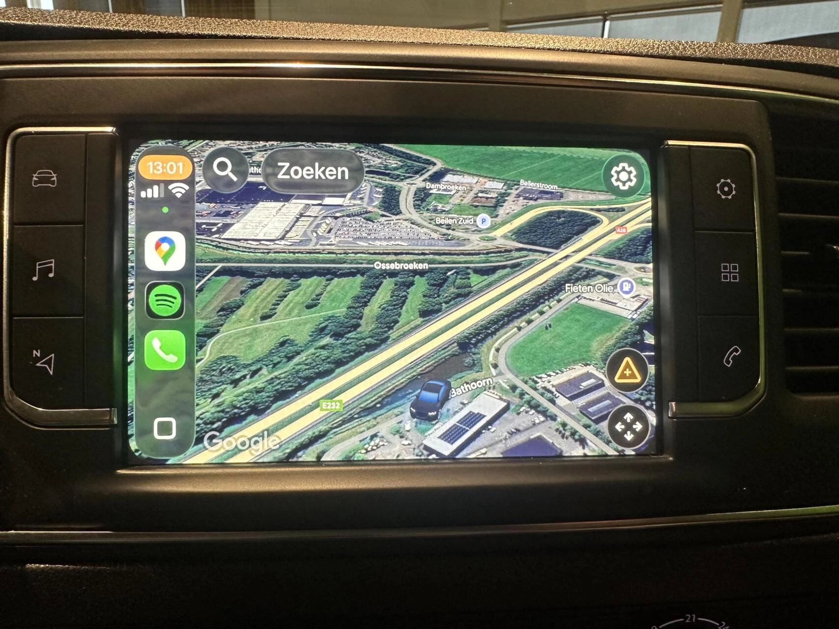 Hoofdafbeelding Peugeot Traveller