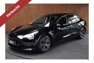 Tesla Model 3 RWD 60 kWh Full Self Driving 3 Warmtepomp Leer Panodak Elektr. achterklep Elektr. verst. stuurwiel Elektr. verstelb. stoelen 360° ACC Climate Stuur- & Stoelverwarming voor & achter LM velgen PDC 1e Eigenaar! 000.857 km! Nieuw! BTW auto!