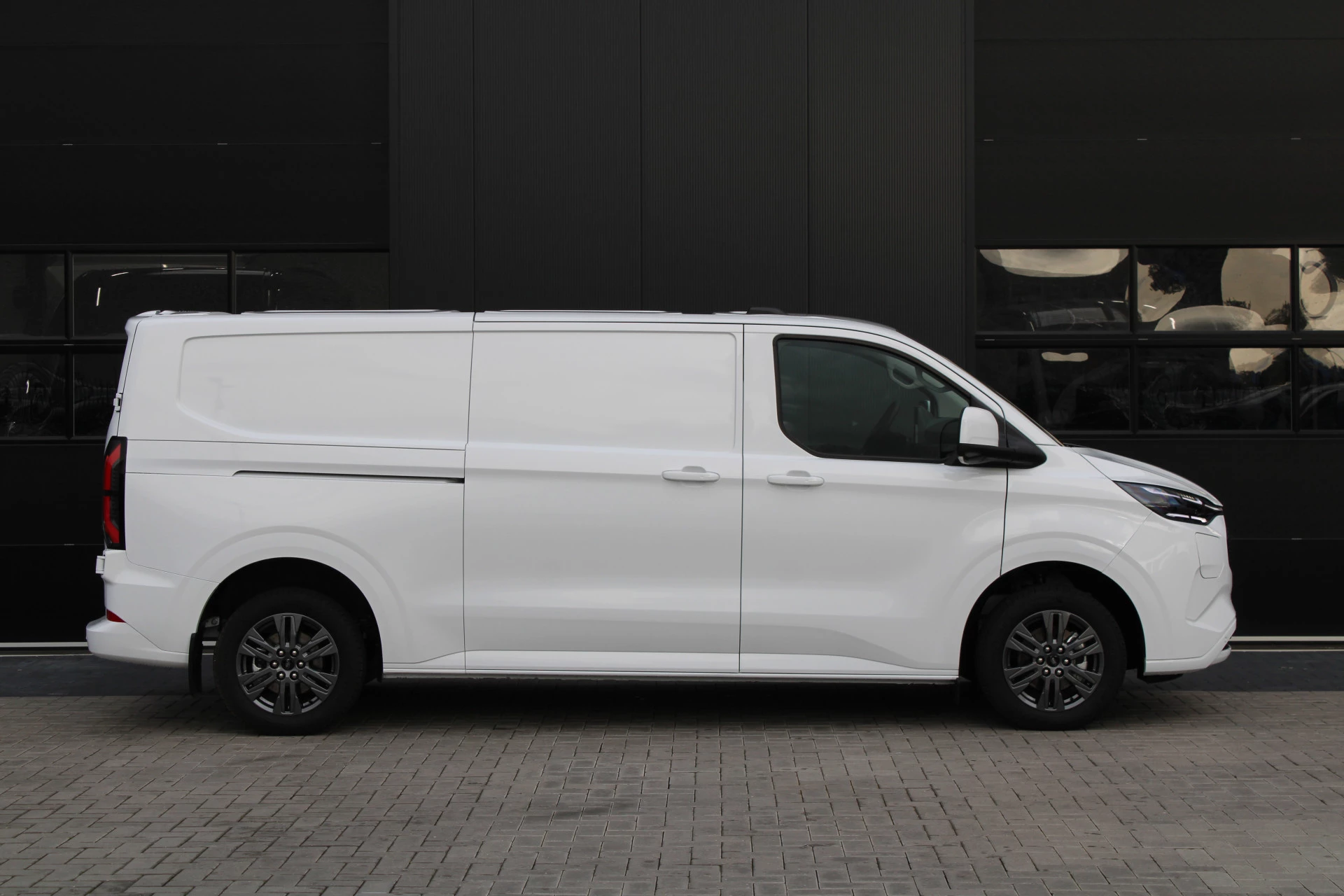 Hoofdafbeelding Ford E-Transit Custom