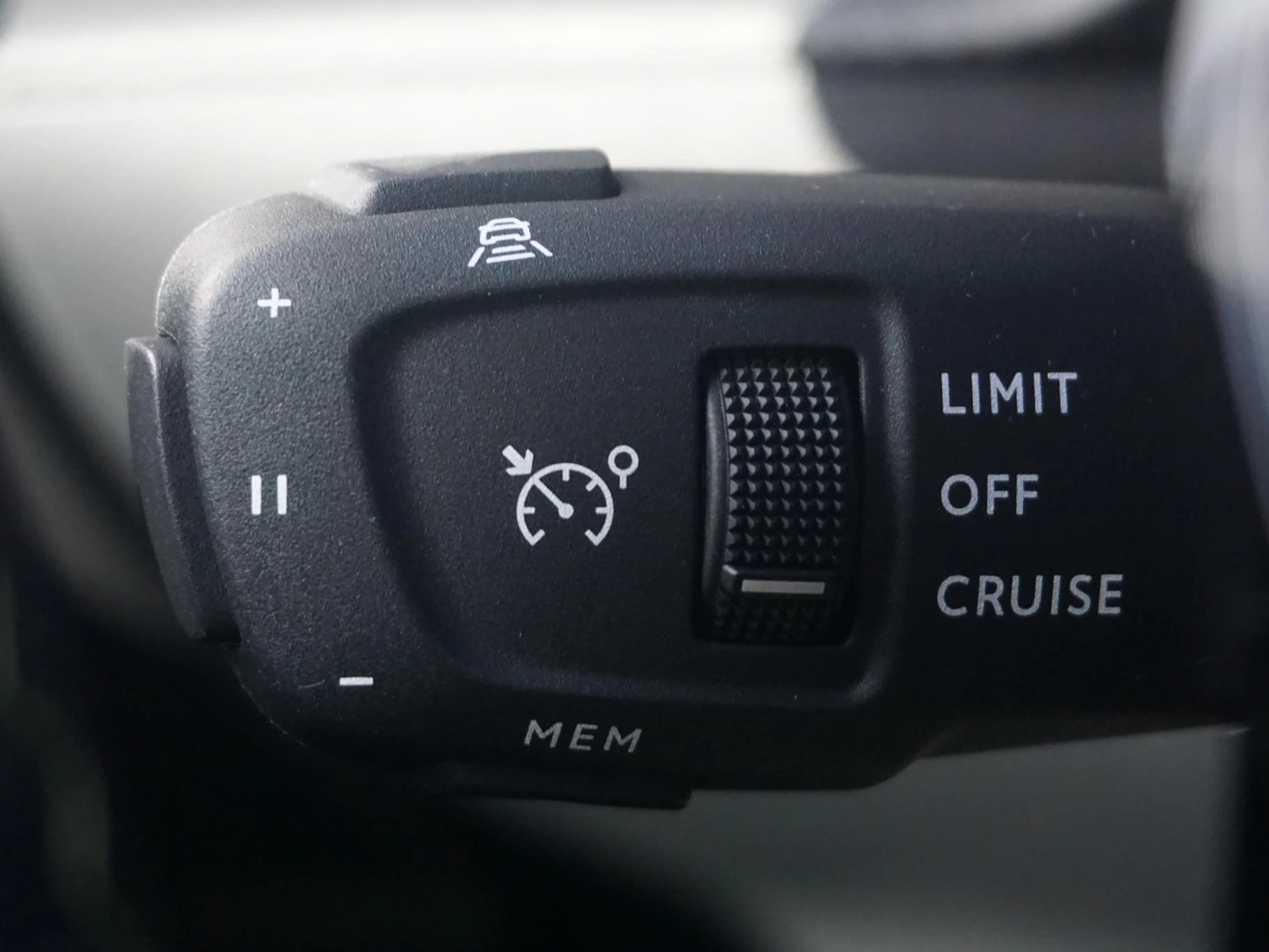 Hoofdafbeelding Peugeot e-2008