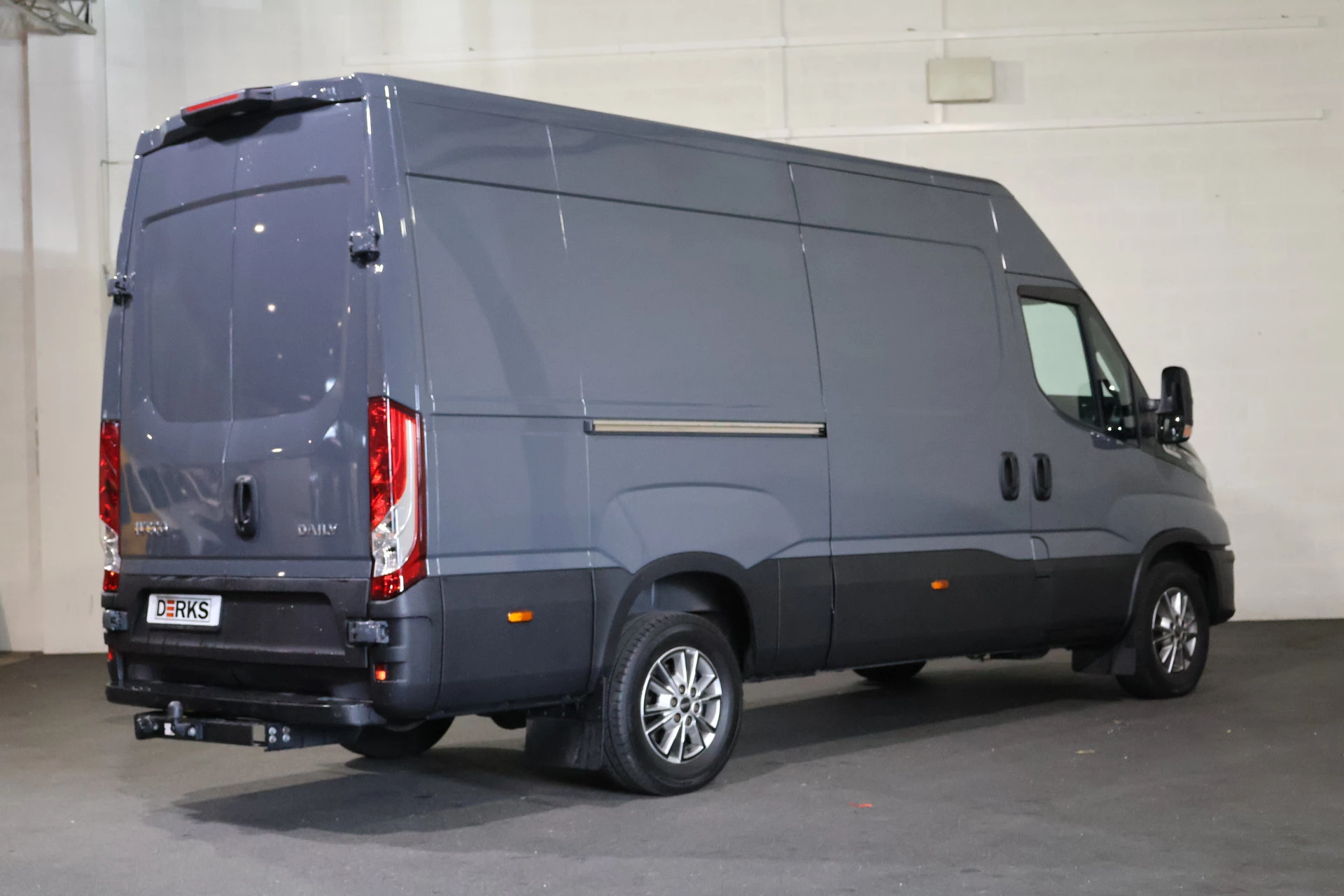 Hoofdafbeelding Iveco 35S18 L2 H2 Automaat Airco Navigatie 3.5T Trekhaak