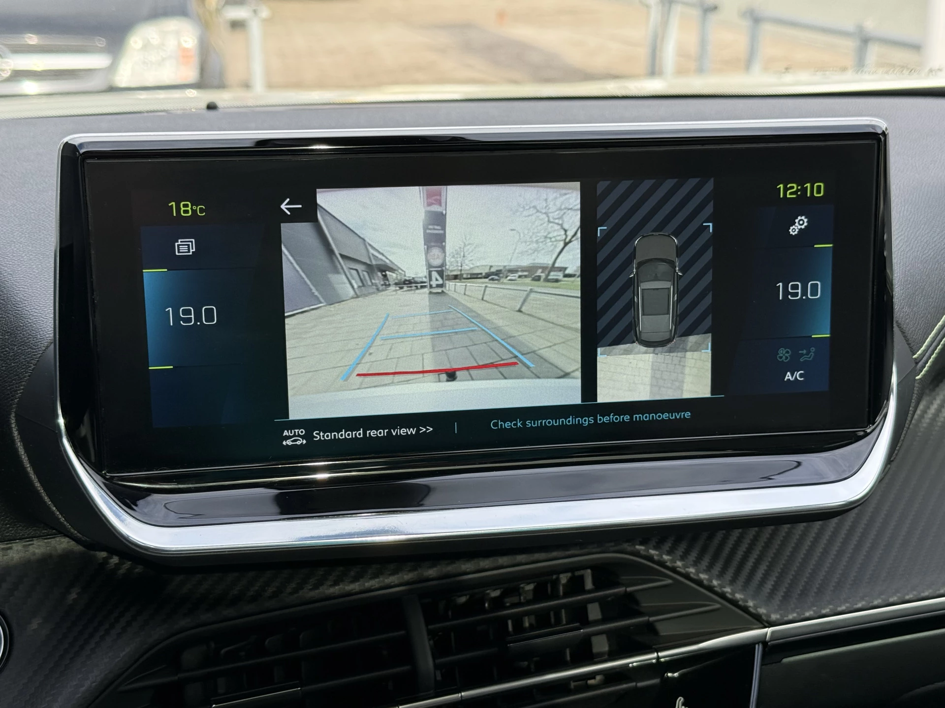 Hoofdafbeelding Peugeot e-2008