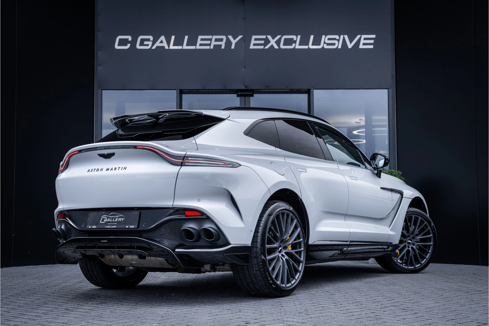 Hoofdafbeelding Aston Martin DBX