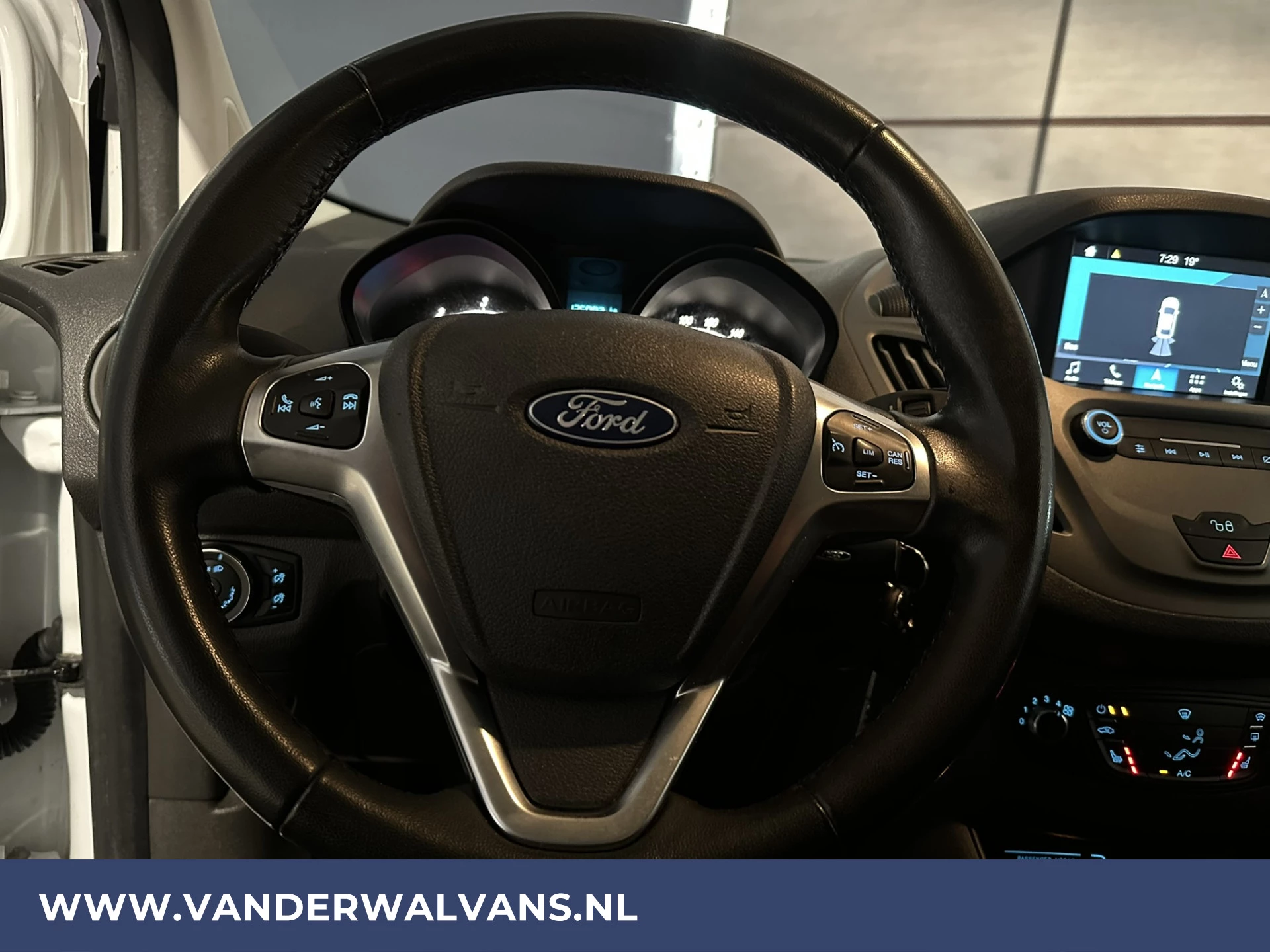 Hoofdafbeelding Ford Transit Courier