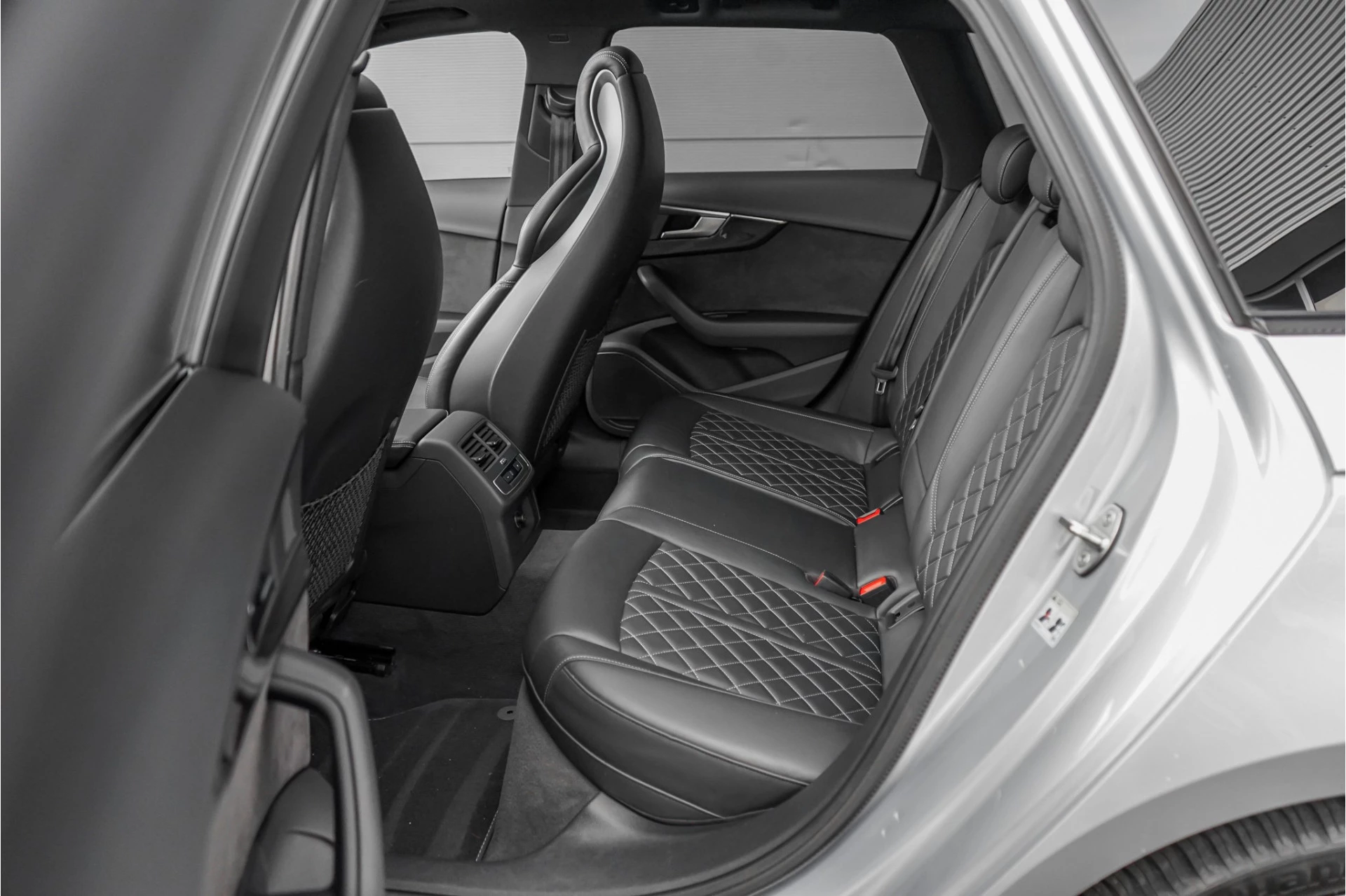 Hoofdafbeelding Audi S4