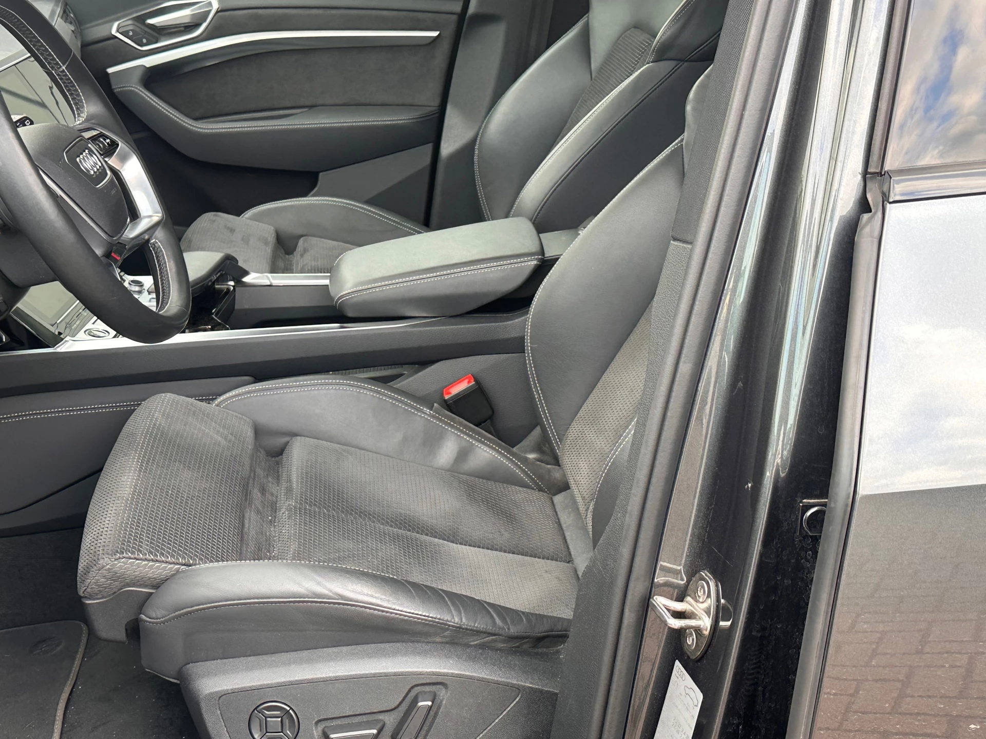 Hoofdafbeelding Audi e-tron