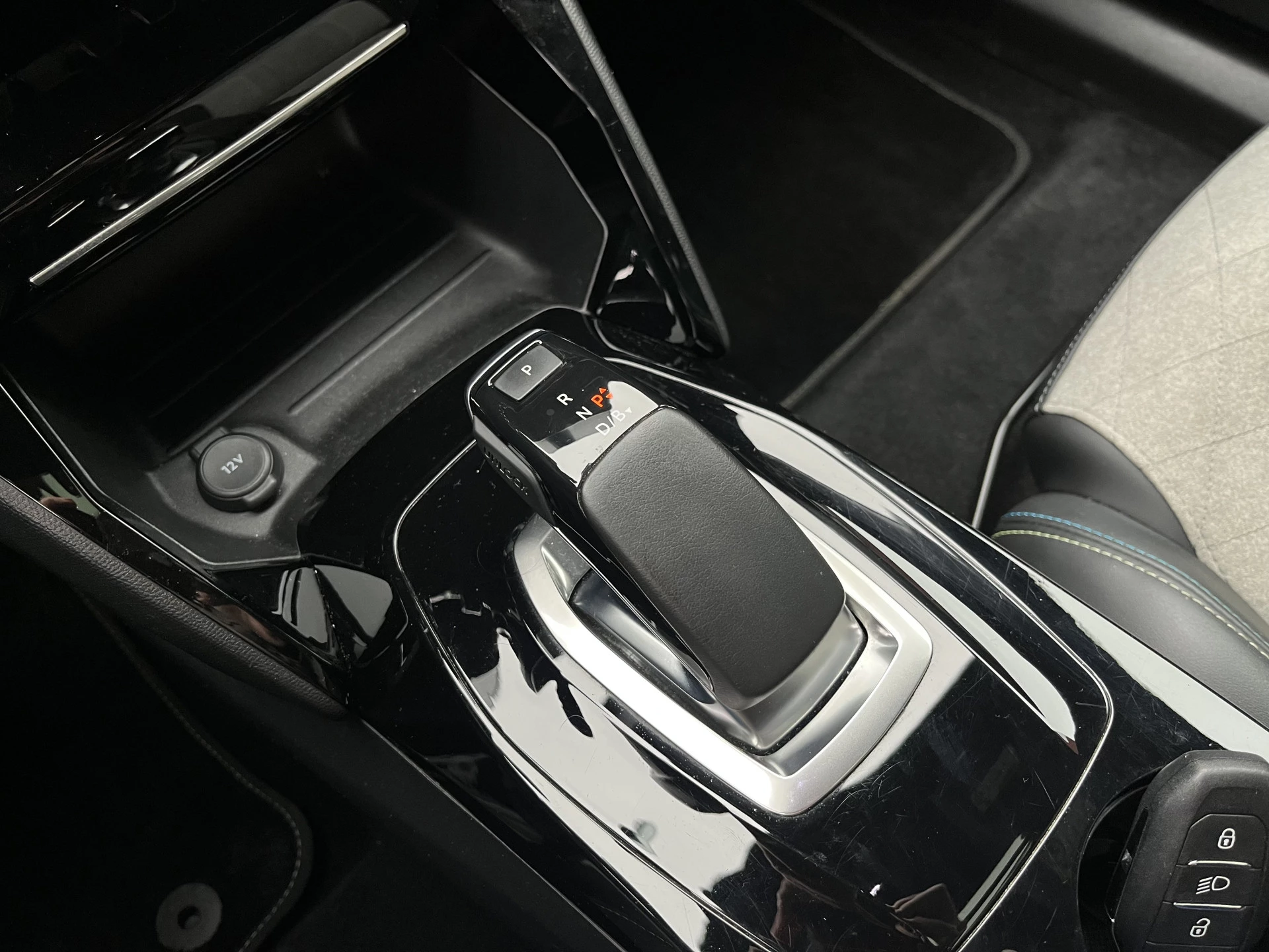 Hoofdafbeelding Peugeot e-2008