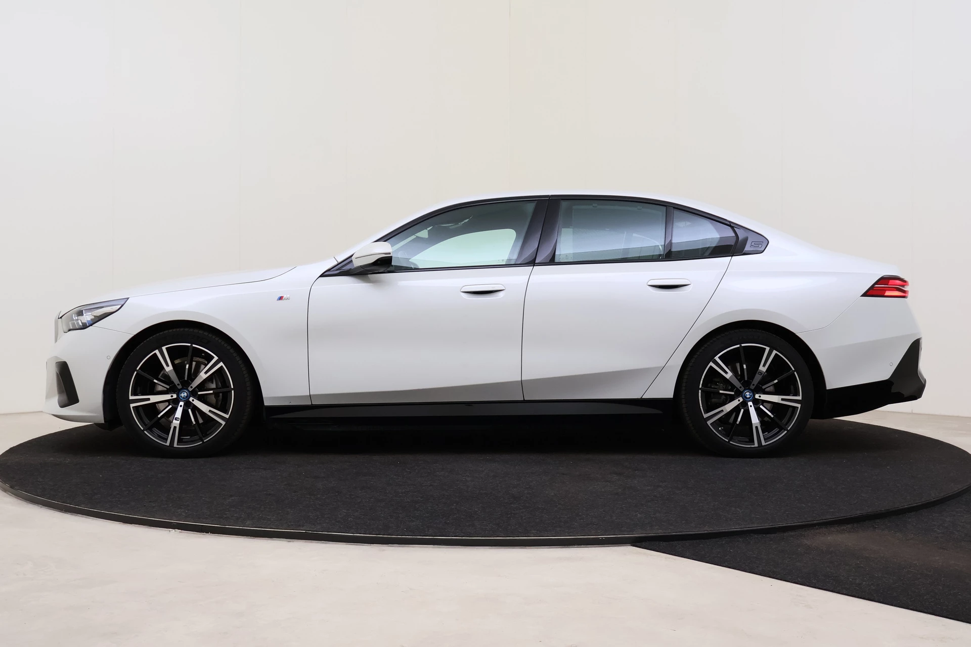Hoofdafbeelding BMW i5