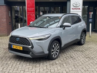 Toyota Corolla Cross 2.0 High Power Hybrid First Edition BLIND-SPOT ELEK-ACHTERKLEP KEYLESS LM-VELGEN PARK-SENSOREN APPLE/ANDROID STOELVERW DRAADLOOS-LADEN AD-CRUISE BLUETOOOTH DAB+